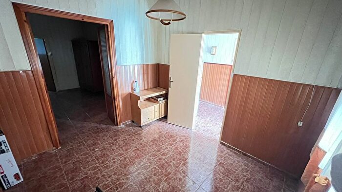 Casas en venta y pisos alquiler - 3