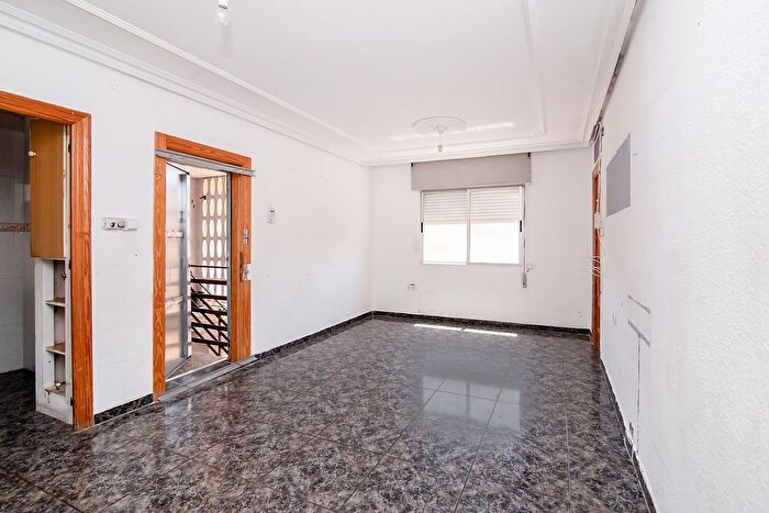 Casas en venta y pisos alquiler - 1
