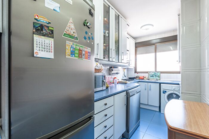 Casas en venta y pisos alquiler - 3