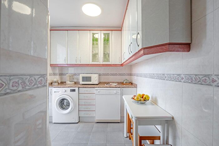 Casas en venta y pisos alquiler - 3