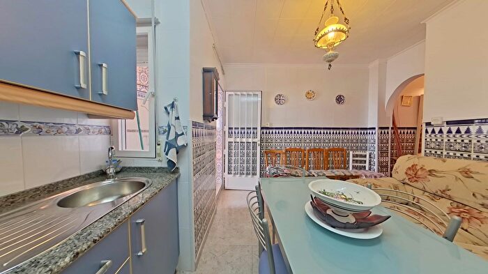 Casas en venta y pisos alquiler - 3