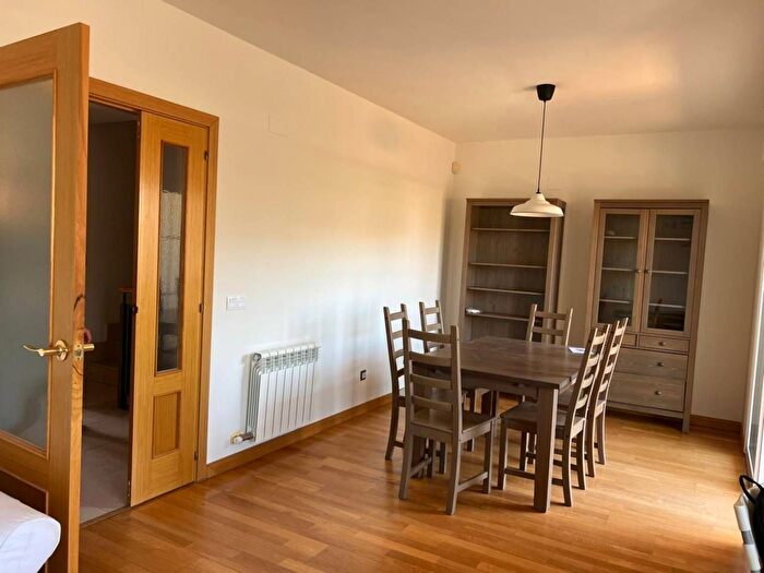 Casas en venta y pisos alquiler - 1