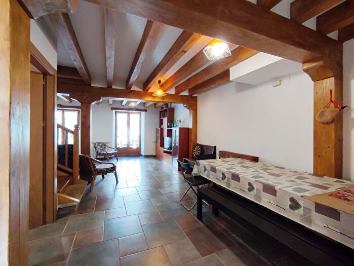 Casas en venta y pisos alquiler - 3