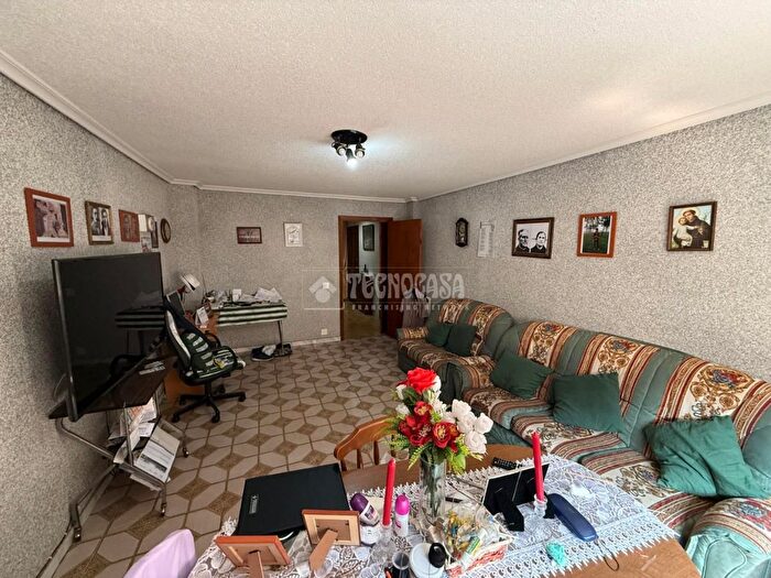 Casas en venta y pisos alquiler - 2