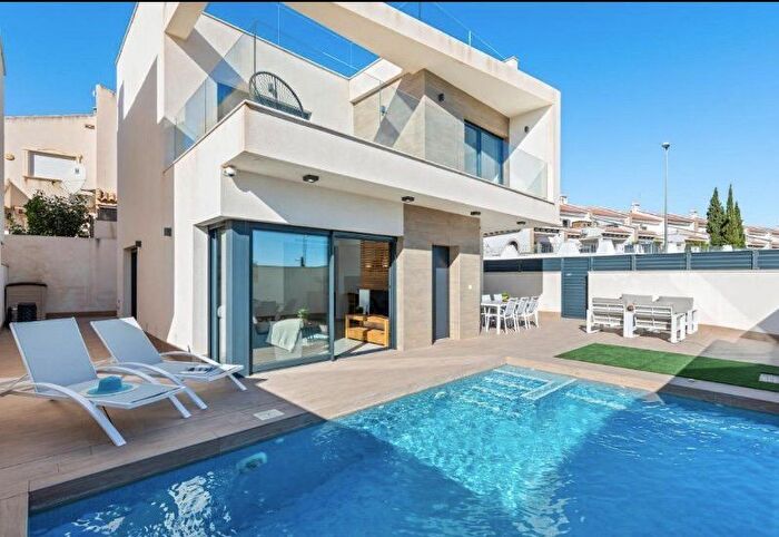 Casa en venta en San Miguel de Salinas, Alicante de 3 habitaciones