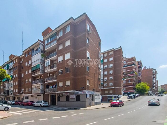 Casas en venta y pisos alquiler - 1