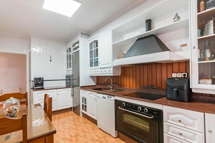 Casas en venta y pisos alquiler - 3