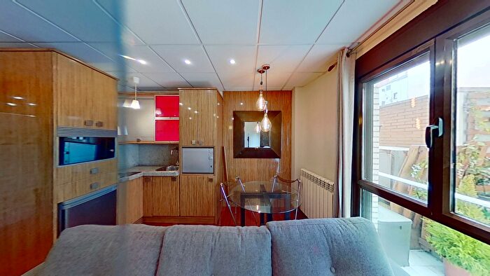 Casas en venta y pisos alquiler - 3