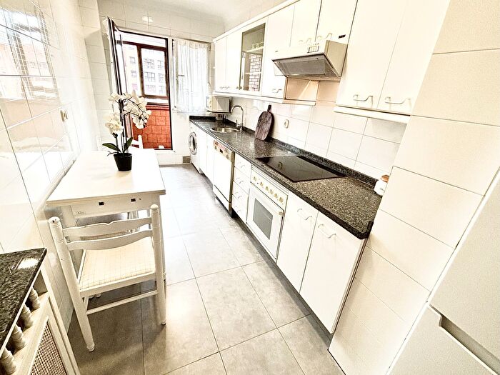 Casas en venta y pisos alquiler - 3