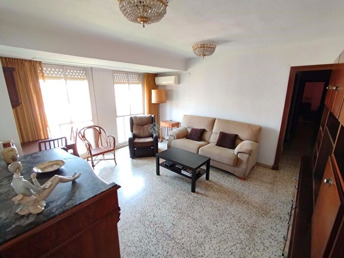 Casas en venta y pisos alquiler - 1