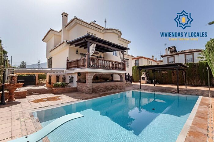 Casa en venta en Gójar, Granada de 6 habitaciones