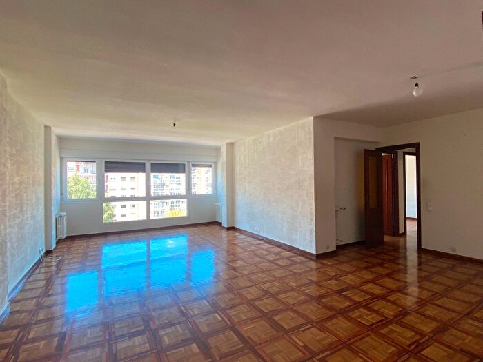 Piso en alquiler en Centro, Reyes Católicos de 5 habitaciones