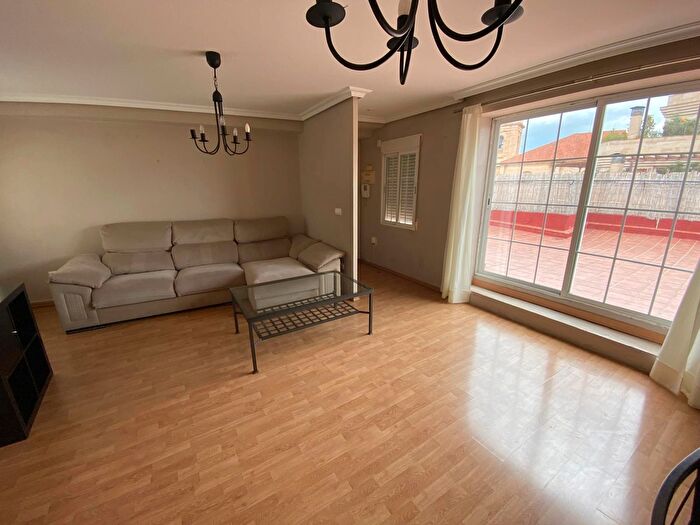 Casas en venta y pisos alquiler - 3