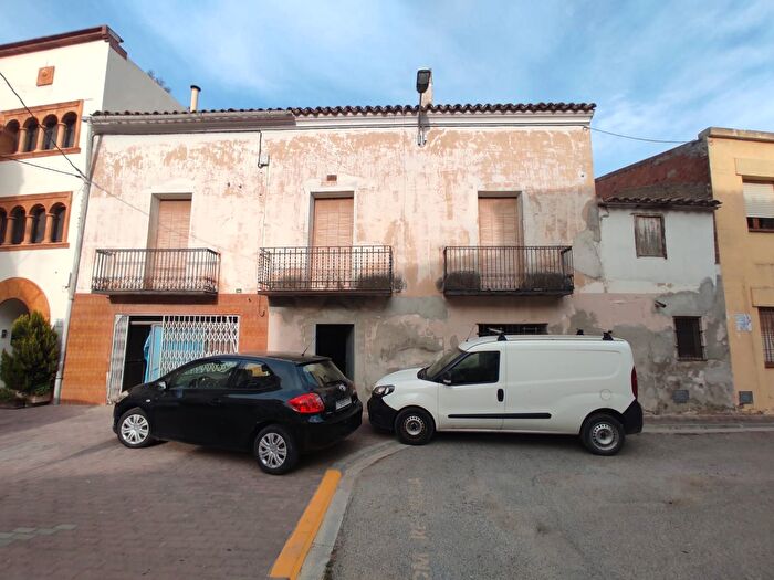 Casa en venta en Alguaire, Lleida de 5 habitaciones