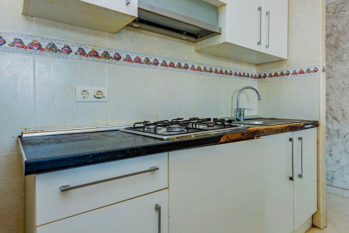 Casas en venta y pisos alquiler - 3