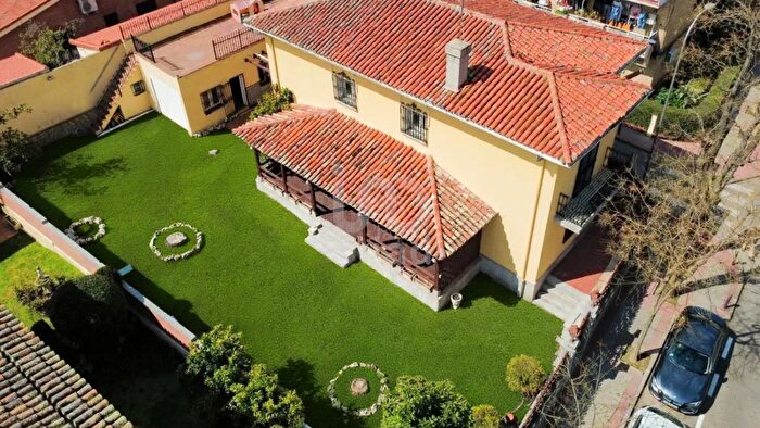 Casas en venta y pisos alquiler - 1