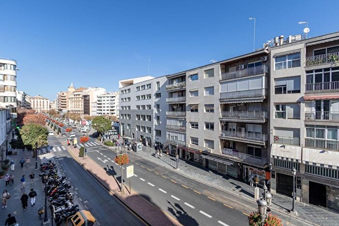 Casas en venta y pisos alquiler - 1
