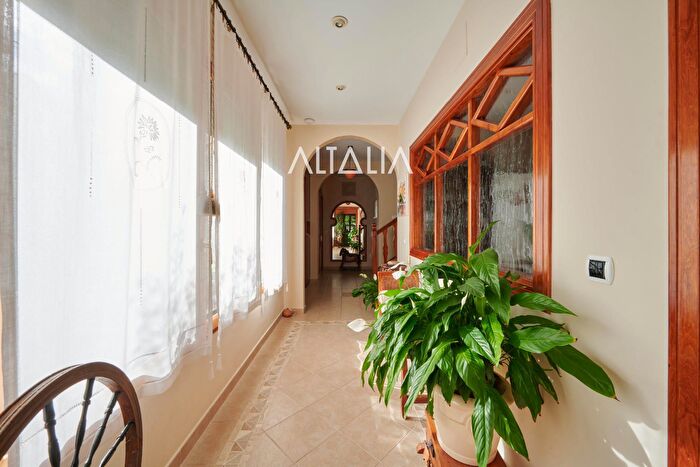 Casas en venta y pisos alquiler - 3