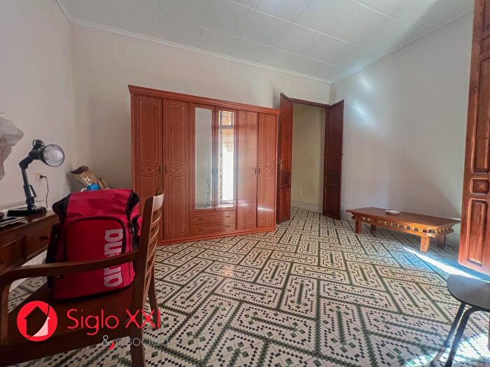 Casas en venta y pisos alquiler - 2