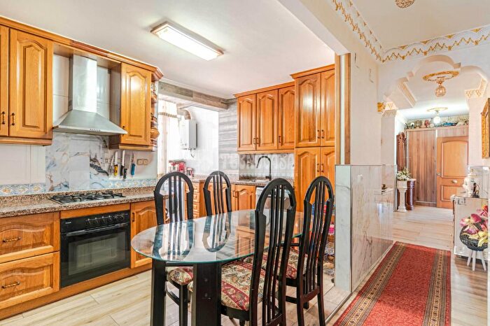 Casas en venta y pisos alquiler - 3