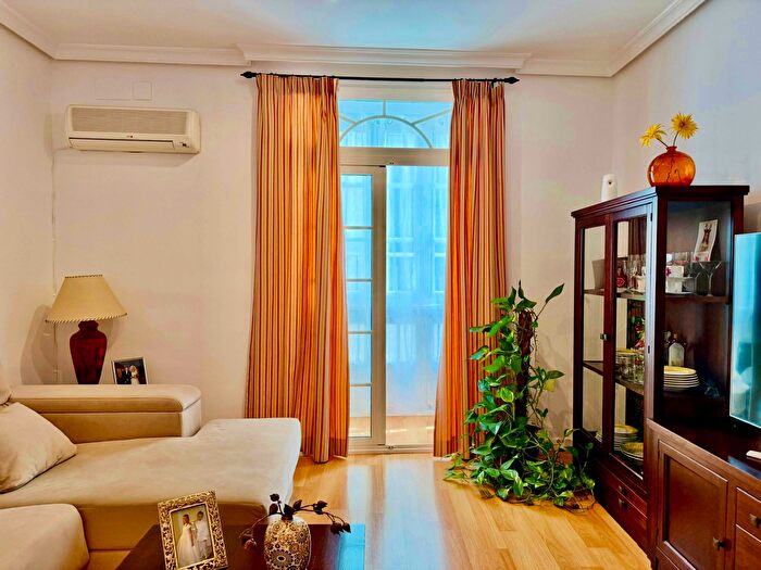 Casas en venta y pisos alquiler - 1