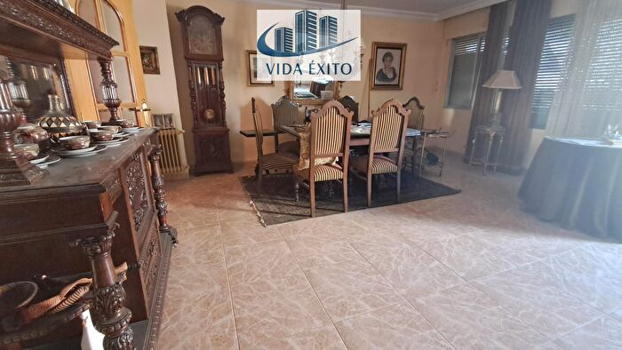 Casas en venta y pisos alquiler - 1