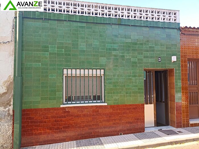 Casas en venta y pisos alquiler - 1