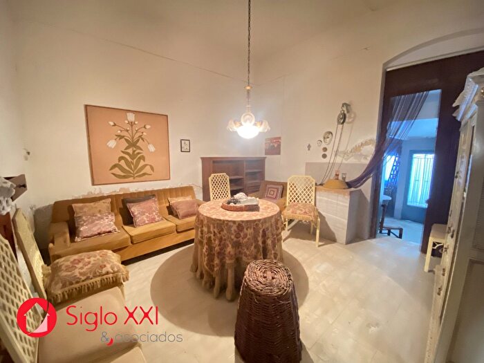 Casas en venta y pisos alquiler - 1