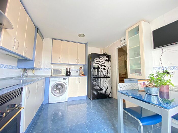 Casas en venta y pisos alquiler - 2