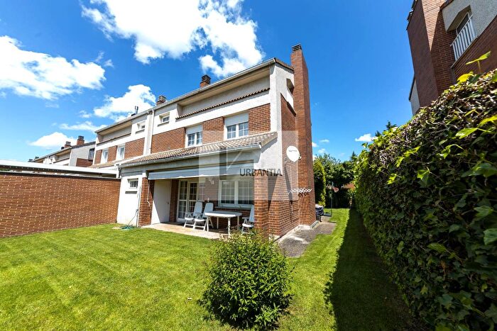 Casas en venta y pisos alquiler - 1