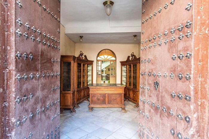 Casas en venta y pisos alquiler - 3