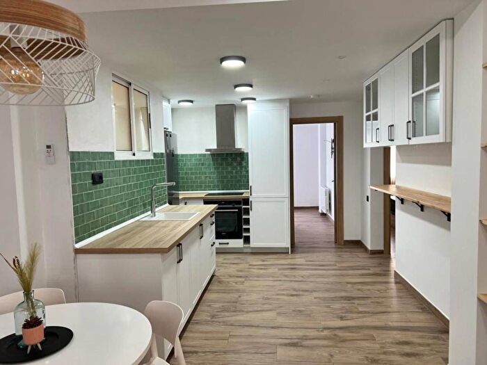 Casas en venta y pisos alquiler - 1