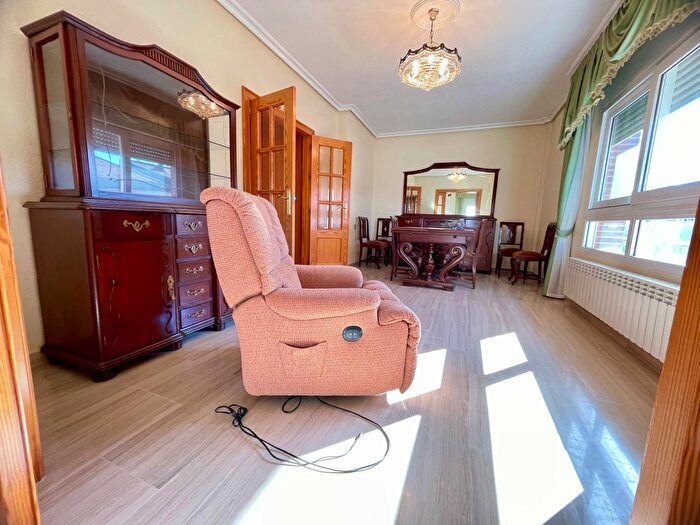 Casas en venta y pisos alquiler - 2