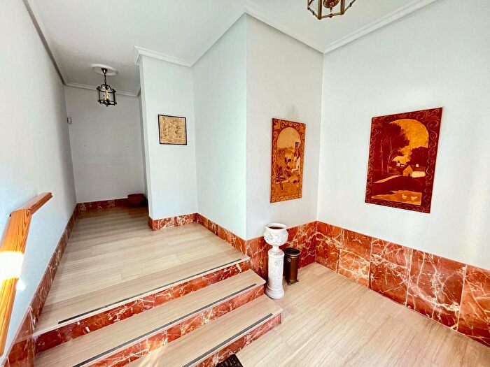Casas en venta y pisos alquiler - 1