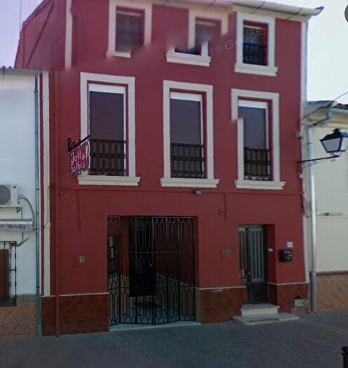 Casas en venta y pisos alquiler - 3