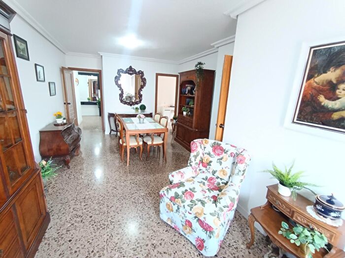 Casas en venta y pisos alquiler - 1