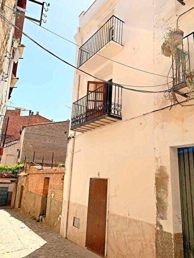 Casas en venta y pisos alquiler - 1