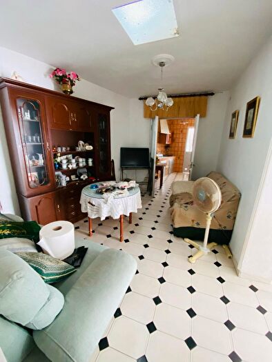 Casas en venta y pisos alquiler - 1