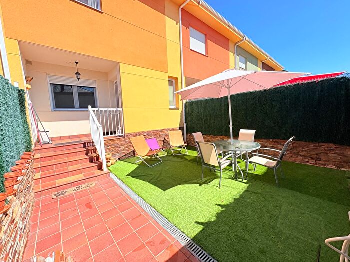 Casa en venta en Sancedo, León de 3 habitaciones