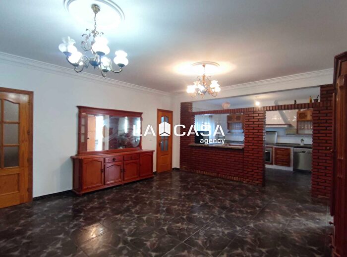 Casas en venta y pisos alquiler - 1