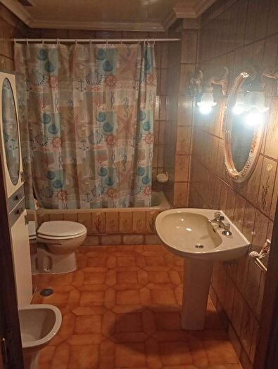 Casas en venta y pisos alquiler - 3