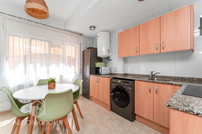 Casas en venta y pisos alquiler - 2