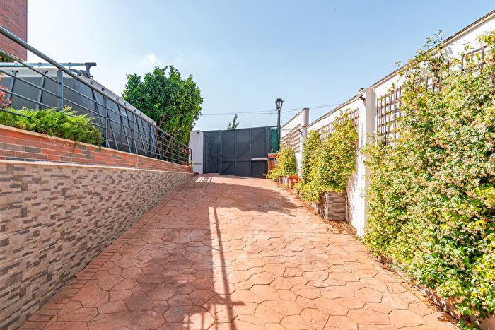 Casas en venta y pisos alquiler - 3