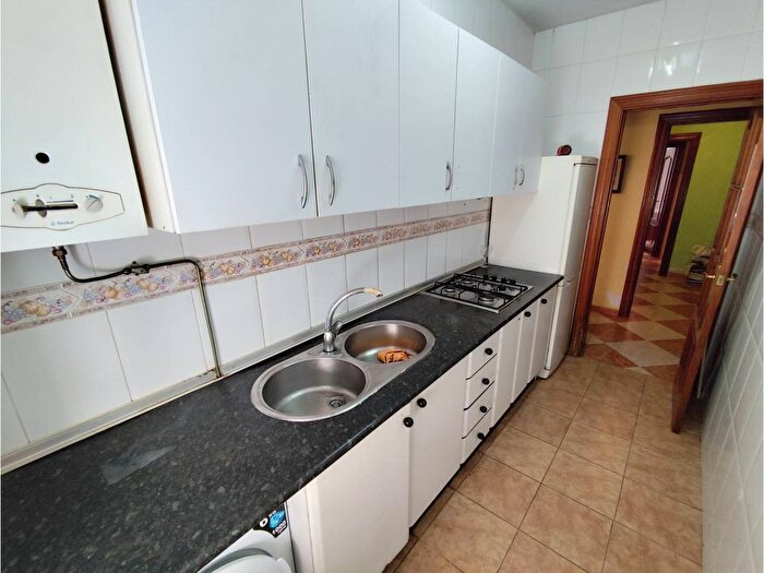 Casas en venta y pisos alquiler - 3