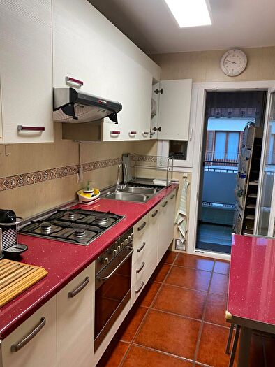 Casas en venta y pisos alquiler - 3