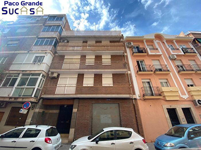 Casas en venta y pisos alquiler - 1