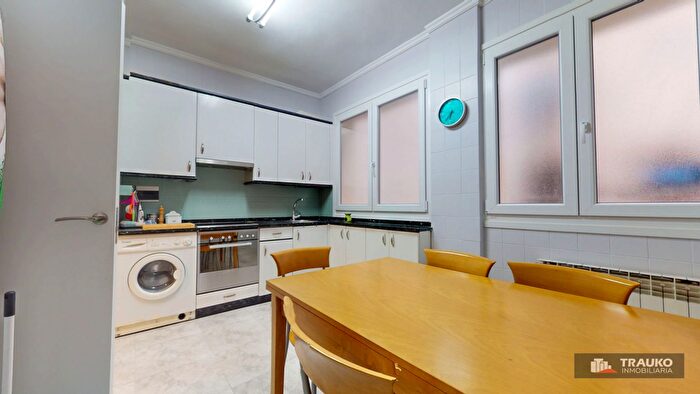 Casas en venta y pisos alquiler - 1