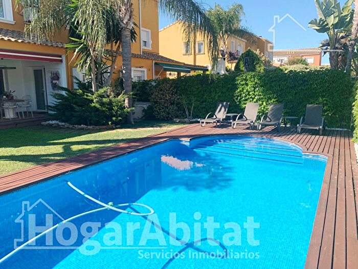 Casa en venta en Gallipont, La Pobla de Vallbona de 4 habitaciones