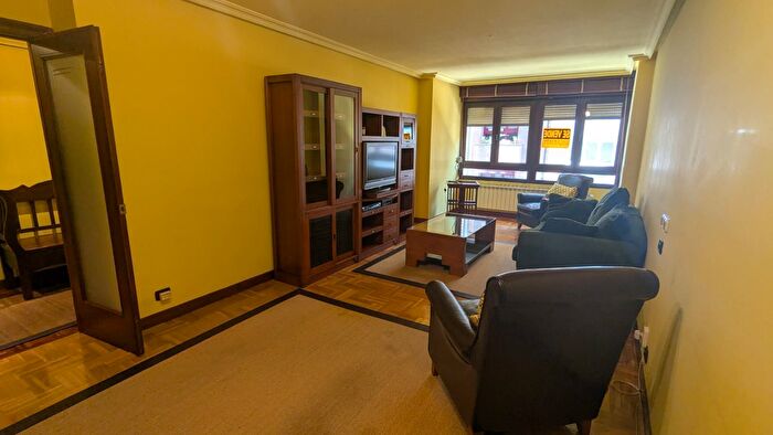 Casas en venta y pisos alquiler - 3