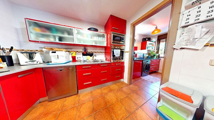 Casas en venta y pisos alquiler - 3